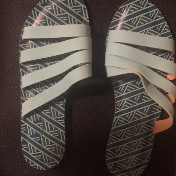 Lucky Brand slides - Picture 2 of 3
